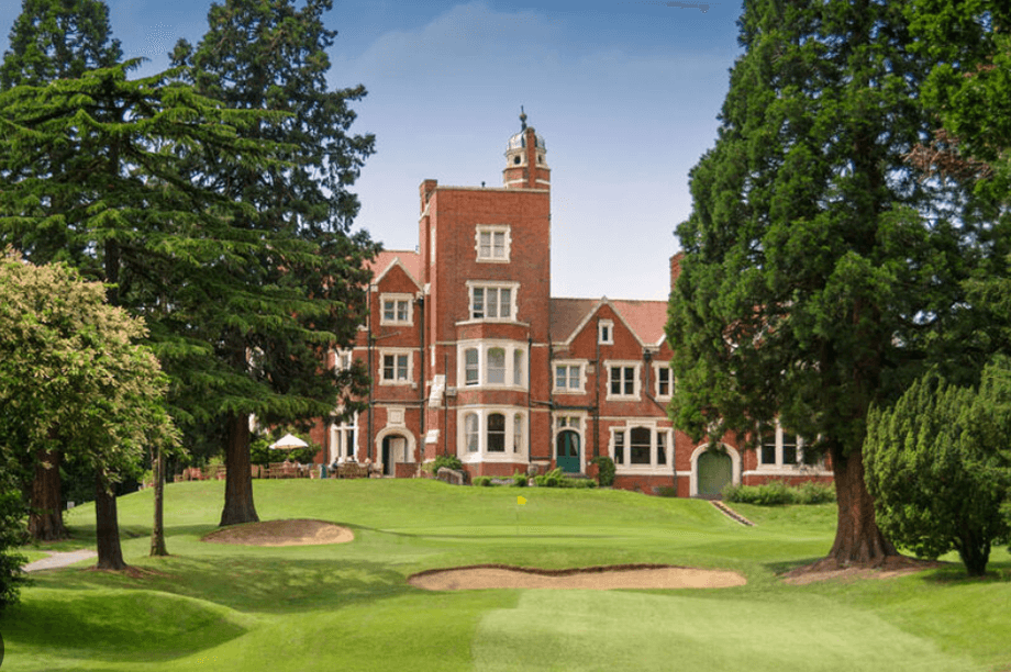 LSESU GOLF COURSE OUTINGS